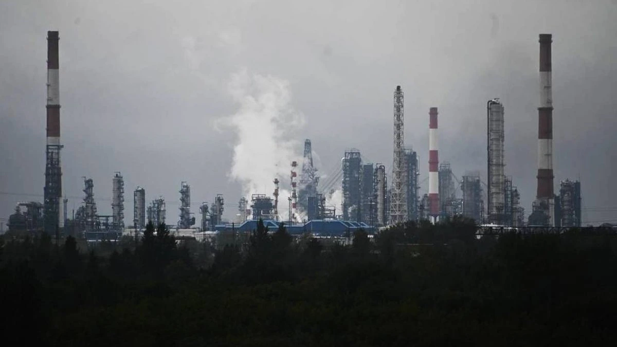 Украинские дроны атаковали Омский НПЗ в 2500 км от границы