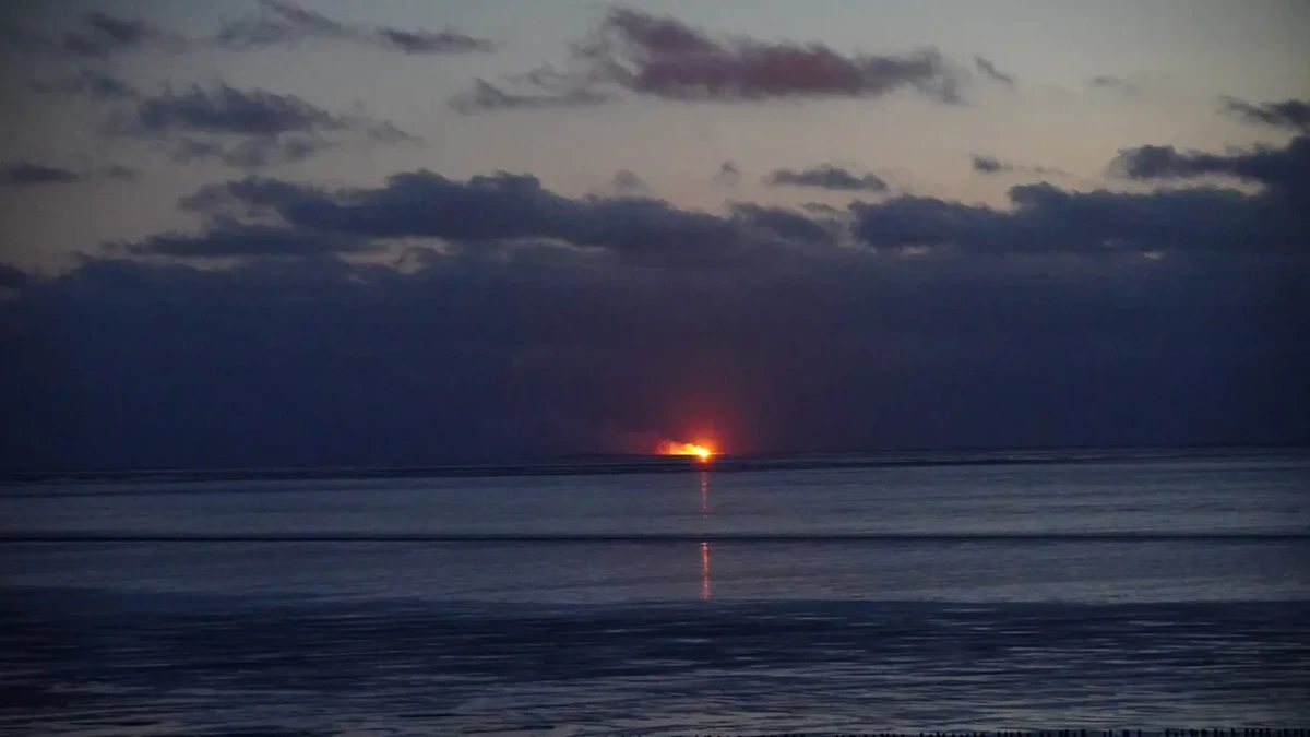 Vogelschutzwarte in Flammen: Marine fliegt Feuerwehr auf einsame Nordsee-Insel