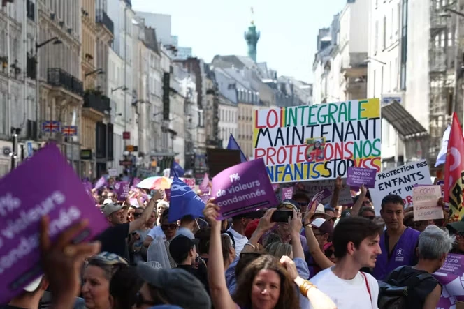 Violences sexuelles : des milliers de manifestants réclament une « loi-cadre intégrale »