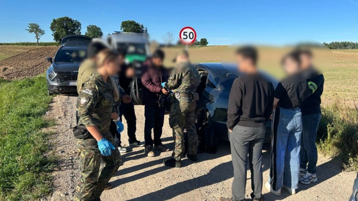 ФОТО. Граждане Латвии и Испании попались в Польше на перевозке нелегалов