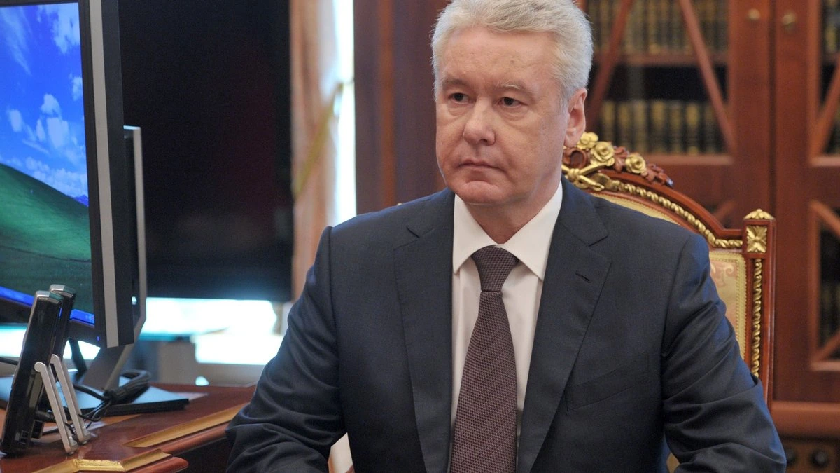 Собянин: Переход экономики РФ на военные рельсы убьет страну