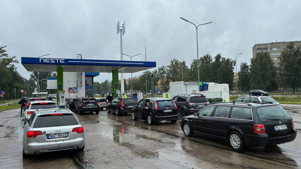 В Ливаны, Краславе, Аглоне, Огре, их окрестностях и вдоль Видземского шоссе не работают автозаправки (ДОПОЛНЕНО)