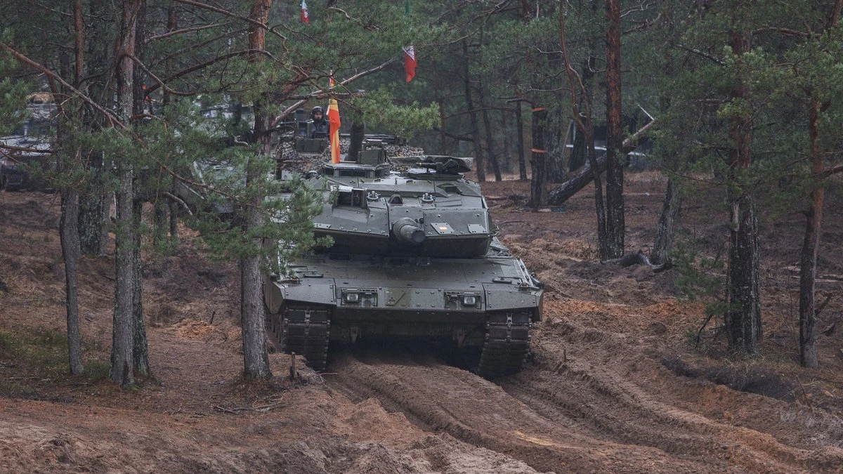 На полигоне в Адажи испытывают новые боевые машины для латвийской армии и защиту от дронов