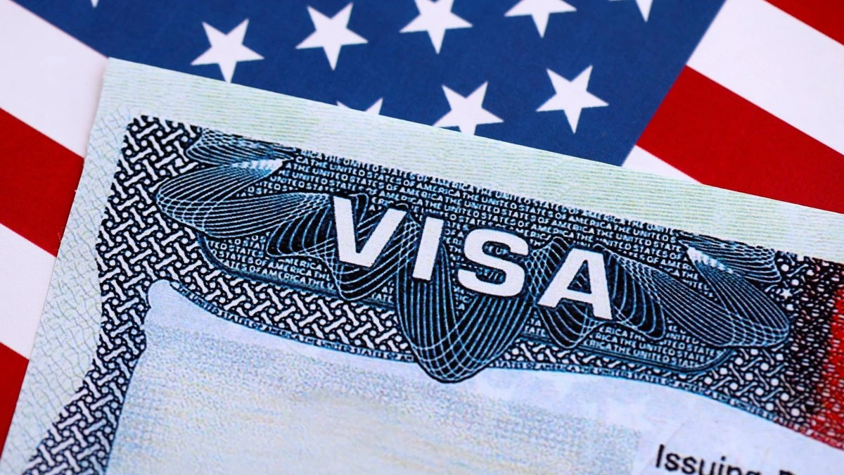США приостановили прием заявок на визы по всему миру