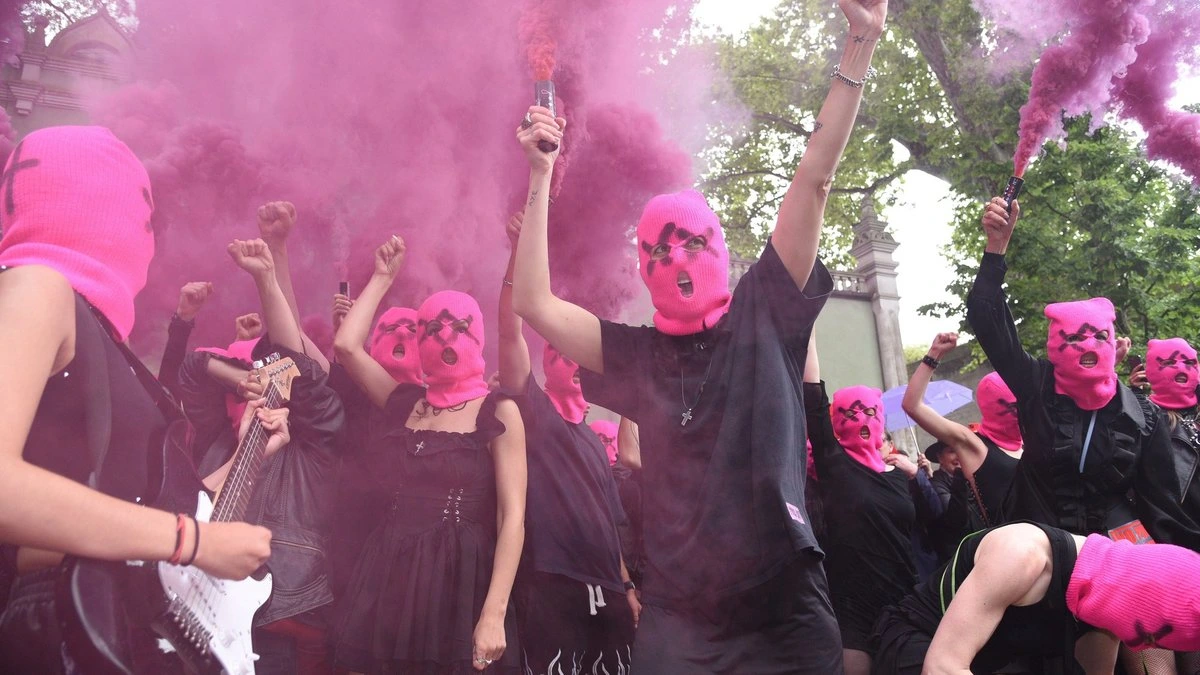 Экс-участница Pussy Riot Флорес призналась в работе на ФСБ