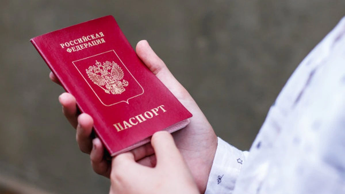 Отказ от гражданства РФ — теперь по новым правилам и дороже. Какие барьеры и подводные камни ждут тех, кто решится?