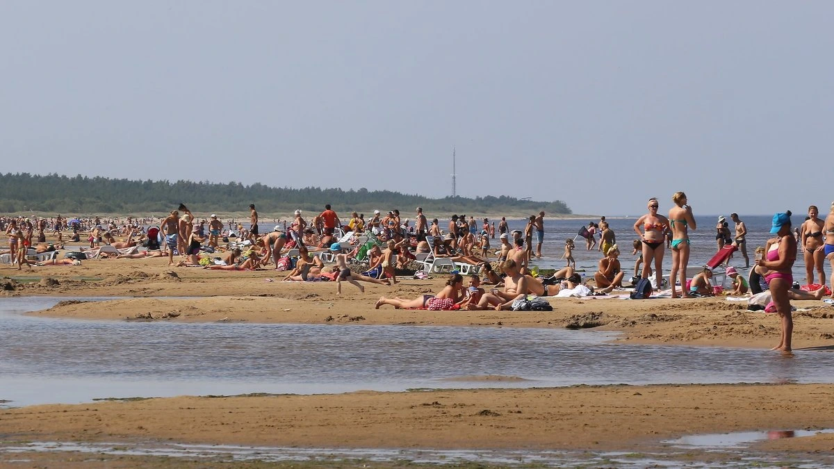 Вода на рижских пляжах прогрелась до 18-22 градусов