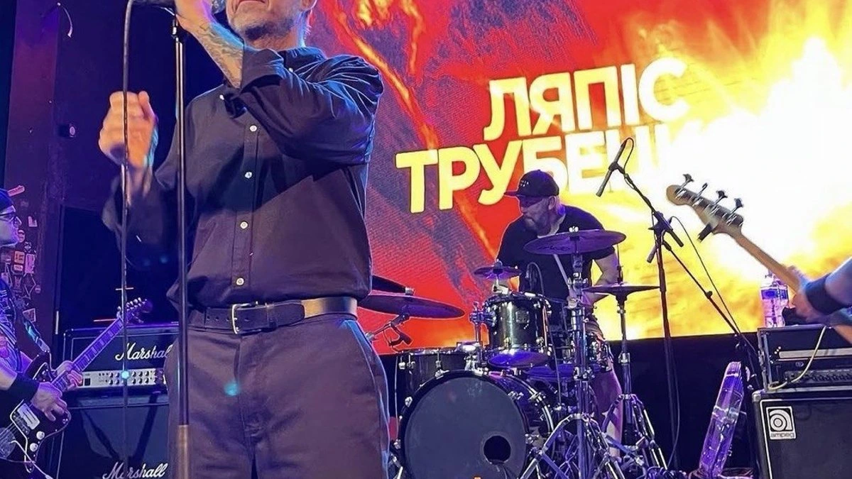 Лидера группы "Ляпис Трубецкой" Сергея Михалка заочно приговорили к четырем годам колонии