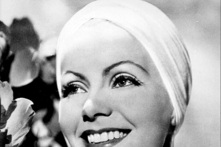 Greta Garbo rinasce con l'Ia, la Divina resuscitata in uno spot