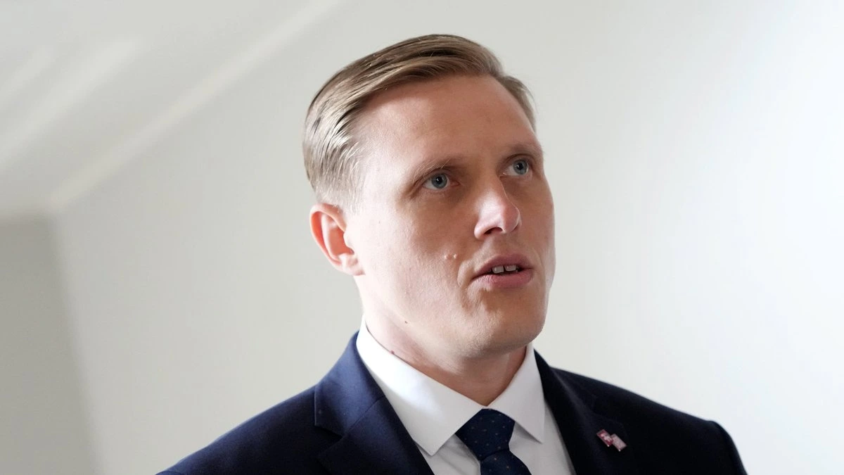 Домбрава отвергает критику Кулбергса по плану ограничения иммиграции