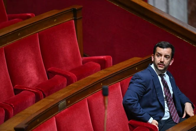 Interdiction du voile dans l’espace public : le RN assume son projet face aux critiques