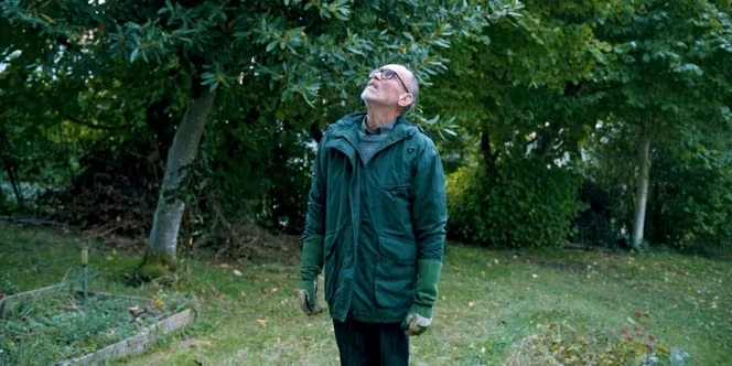Avec « Retour avant 15 heures », le cinéaste Gaël Lépingle se glisse dans les petits pas du quotidien d’un père, en son royaume pavillonnaire