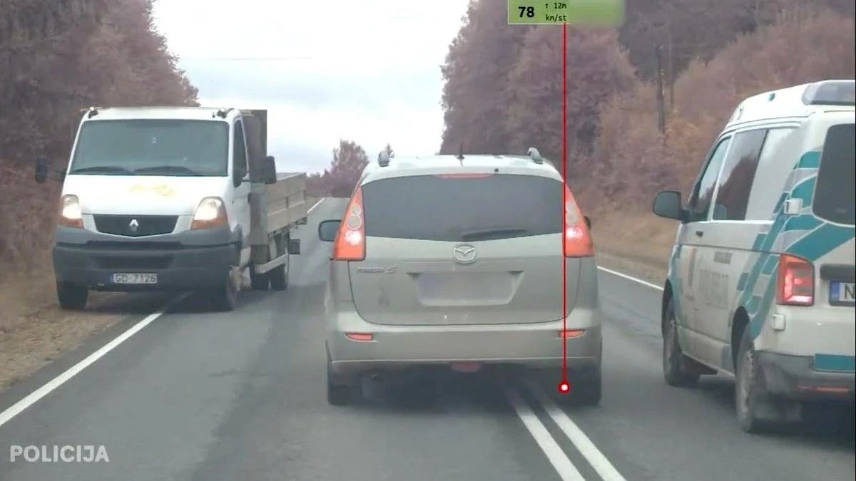 ВИДЕО. Перевозчик нелегалов, пытаясь уйти от полиции, попал в аварию: пострадавших госпитализировали