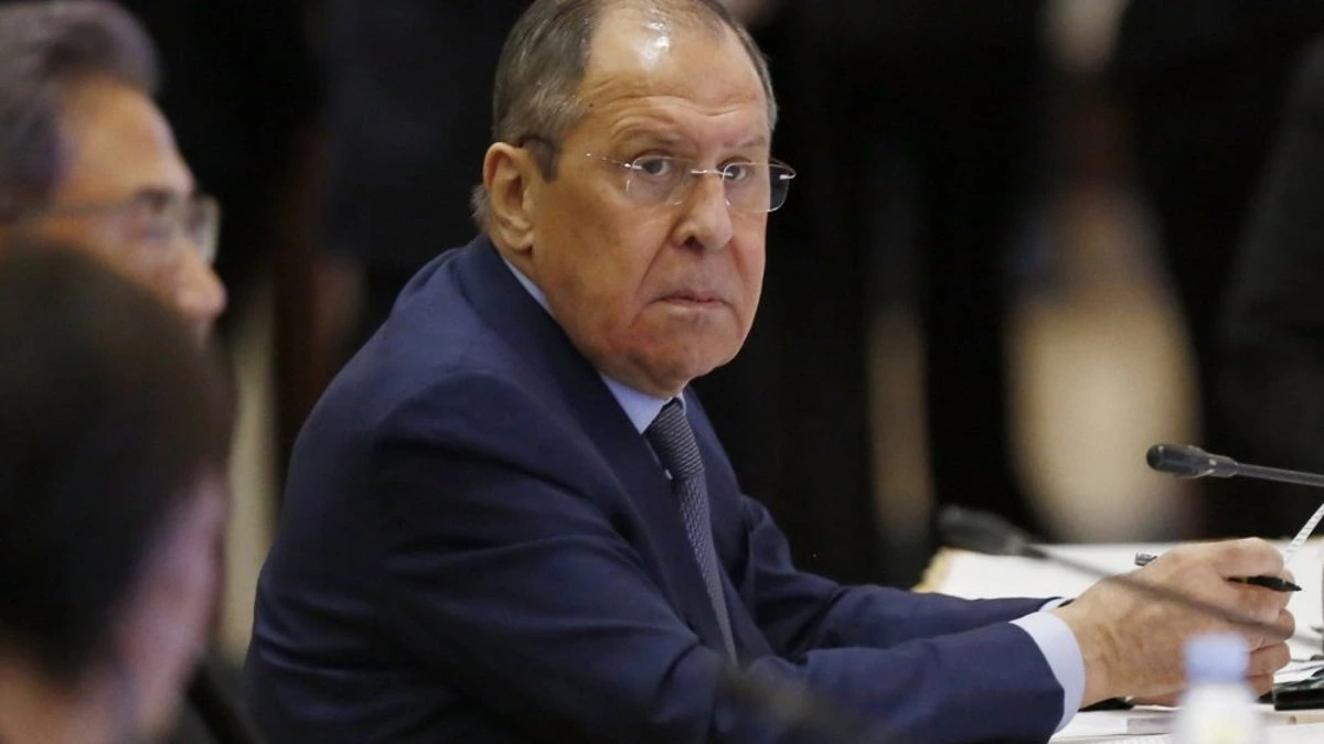 Лавров: Россия готова к переговорам, но пауз в боевых действиях делать не будет