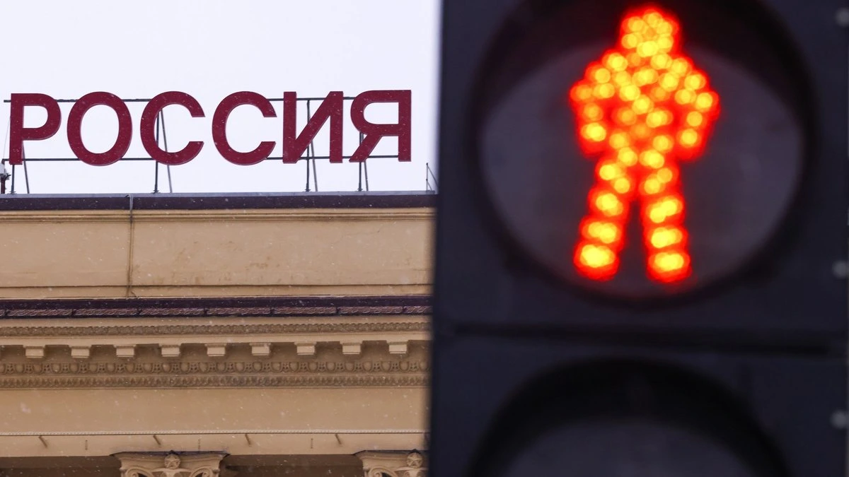 Латвия заблокировала снятие с санкций с Усманова и Фридмана