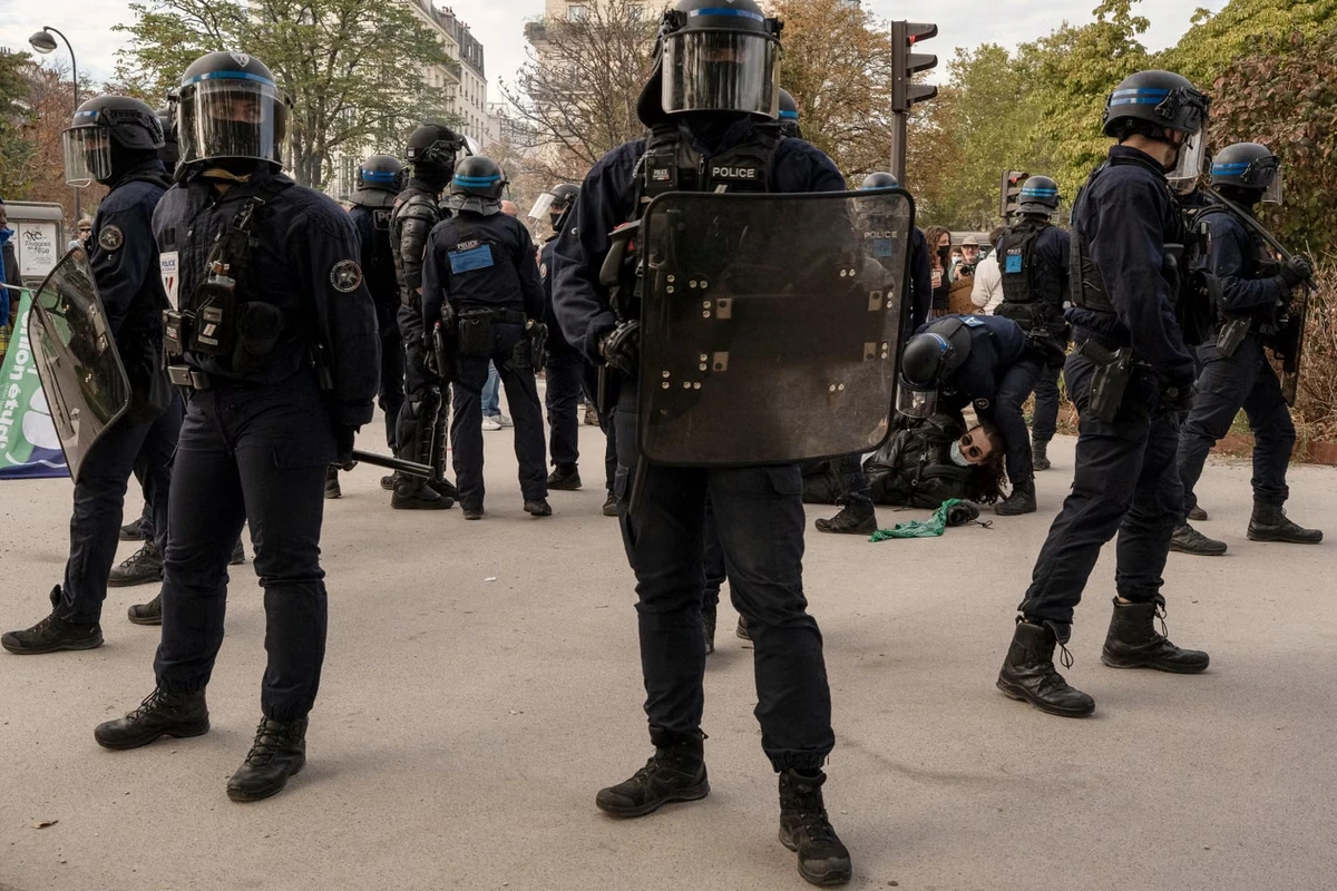 Mobilisation lycéenne : les questions soulevées par deux semaines d’interventions policières