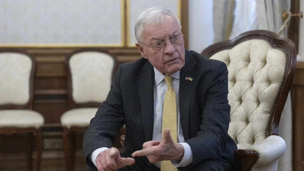 Экс-посланник Трампа по Украине советует Киеву жечь российские НПЗ