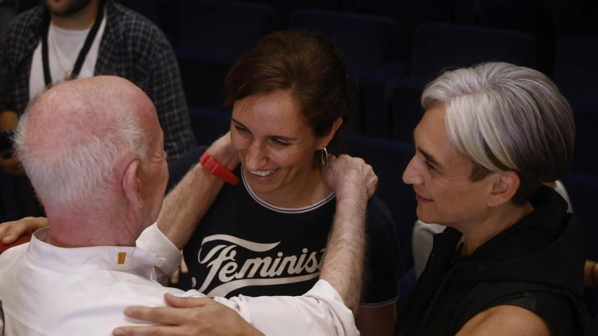 La pugna por los escasos puestos de salida tensa las negociaciones del Frente Amplio mientras se abre paso la 'vía Colau'