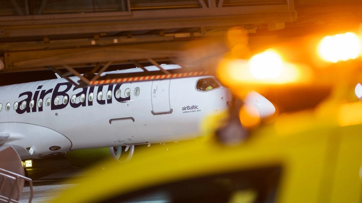 Самолет авиакомпании airBaltic совершил экстренную посадку в Брюсселе