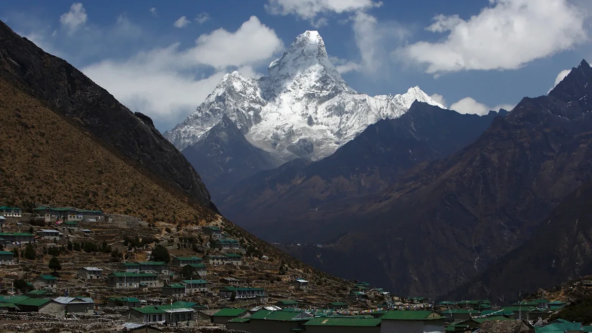 Unglück beim Abstieg: Deutscher im Himalaya 1500 Meter in den Tod gestürzt