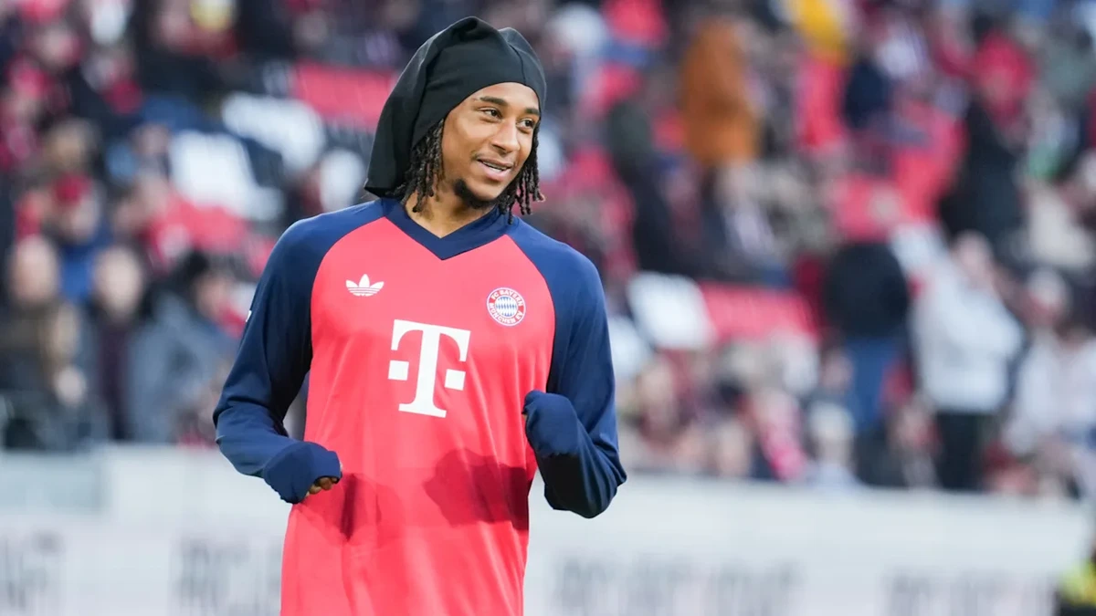 Michael Olise wechselt gegen SC Freiburg nach 1 (!) Minute die Schuhe