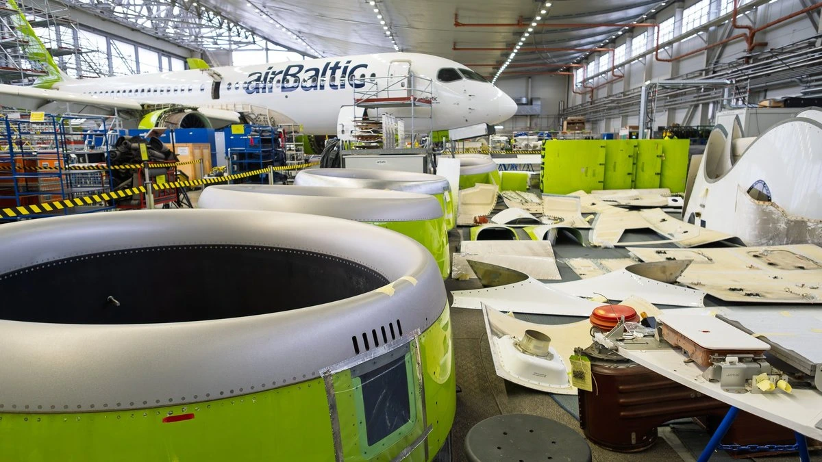 Запчасти airBaltic перепродавали через посредников: сотруднику предъявили обвинение в мошенничестве