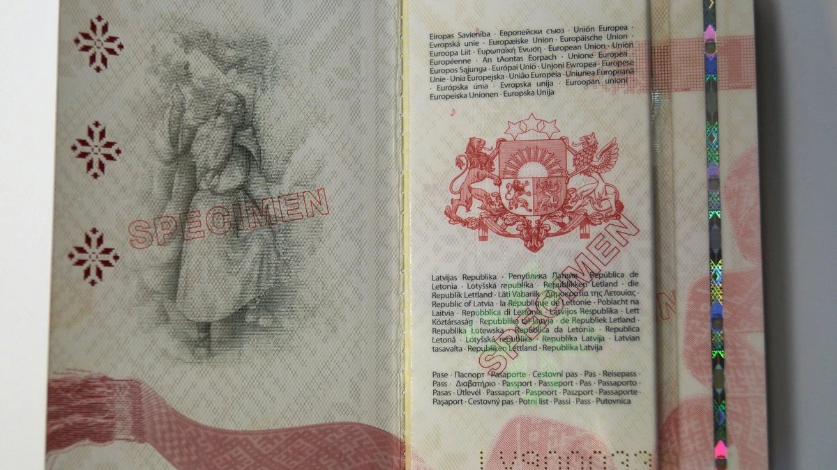 После шума в соцсетях: комиссия Сейма обсудит ситуацию с предоставлением гражданства Латвии ученой из Индии
