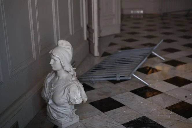 Le 17 octobre, une onde de choc chez les préfets aussi : « “C’est les ténèbres” qu’ils disaient… En effet, nous y sommes »