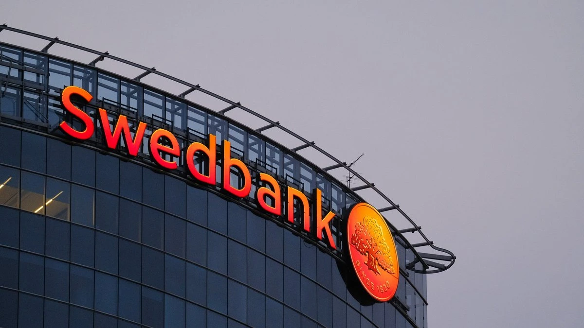Группа Swedbank сократит 500 сотрудников, из них 100 - в странах Балтии