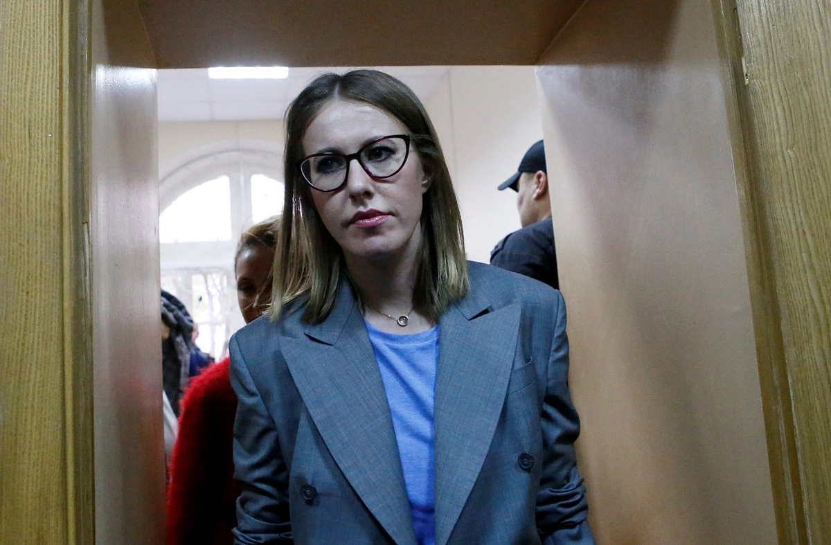 В список нежелательных для Латвии лиц включены телеведущая Собчак и режиссер Богомолов