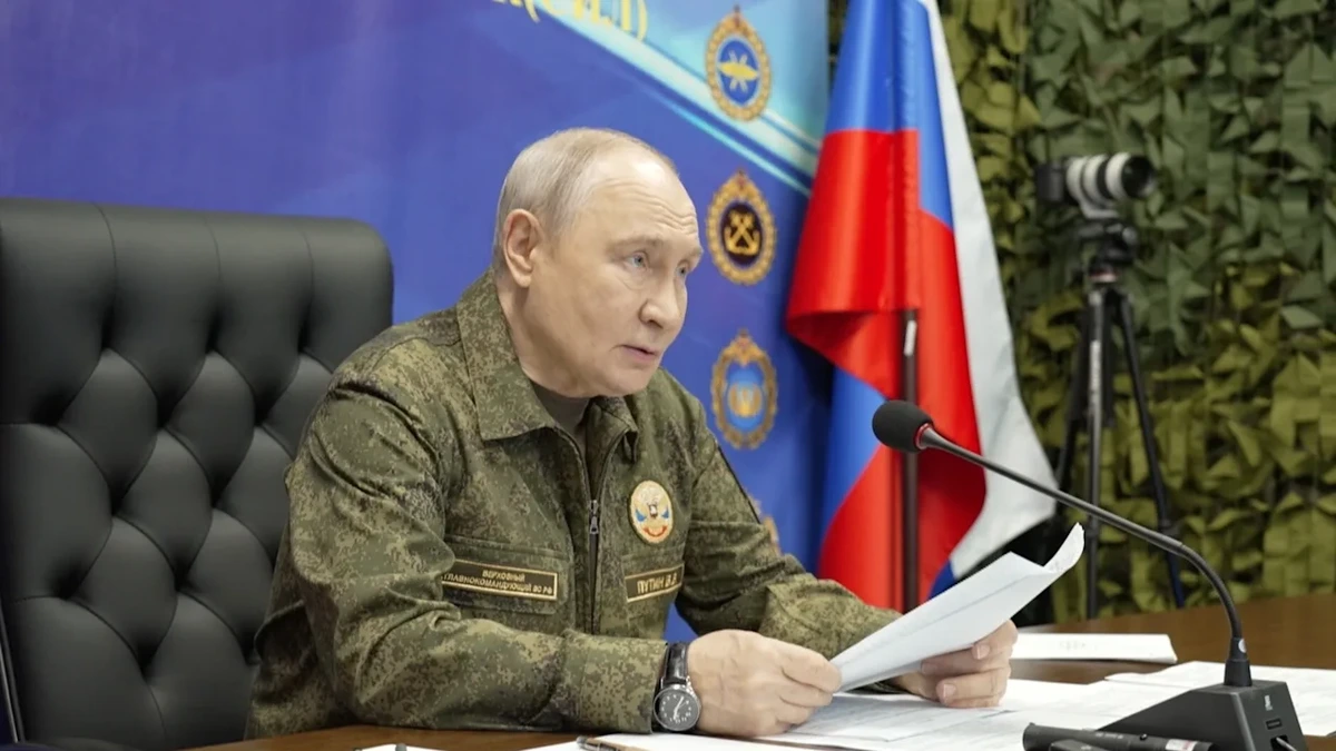 Putins Soldaten sollen mit Super-Helm schießen! Neue Waffe am Kopf wird mit Zähnen bedient