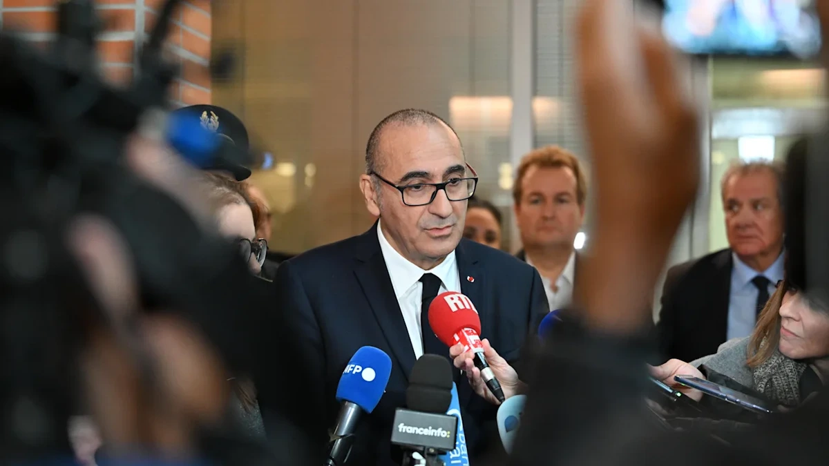 Ein Toter, vier Verletzte bei Paris: Autoschüsse – Minister spricht von „terroristischer Tat“