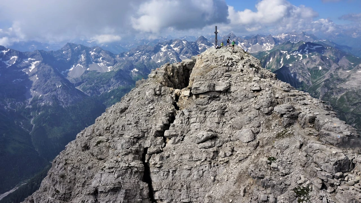 Gigantischer Spalt im Berg: Experten warnen vor Felssturz an diesem deutschen Gipfel