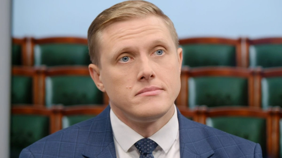 Домбрава поручил проверить, законно ли некоторые жители помогали иностранцам получать ВНЖ в Латвии