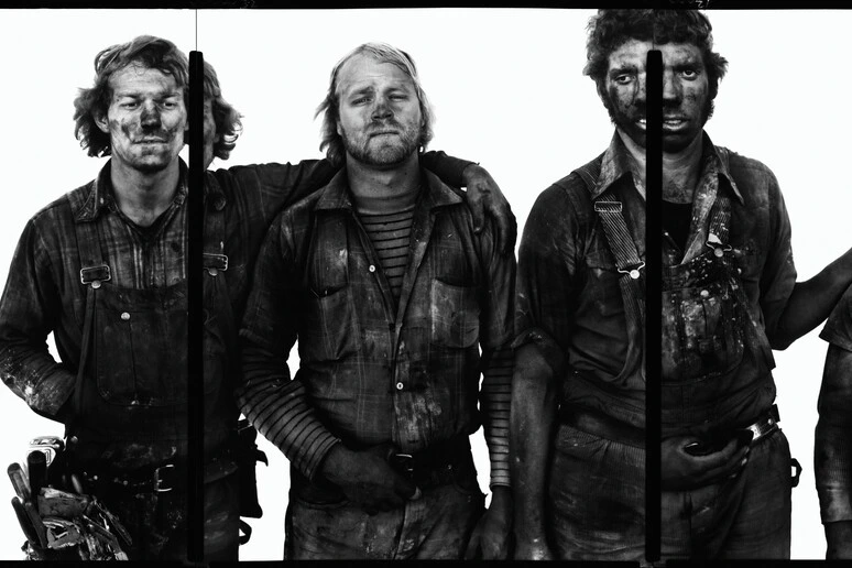Dalle supermodel ai nuovi workers del selvaggio West, l'Avedon che non ti aspetti