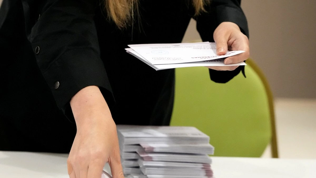 На выборах в Сейм 118 из 444 голосов по почте признали недействительными