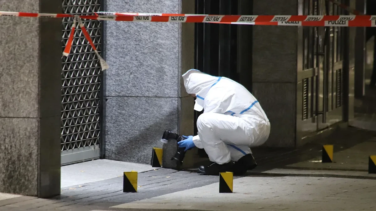 Schutzgelderpressung in Köln?: Zum dritten Mal Schüsse auf Uhrengeschäft in Innenstadt