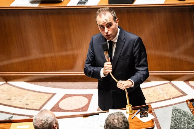 Après une journée de mobilisation massive en soutien aux lycéens, Sébastien Lecornu s’exprimera mercredi soir
