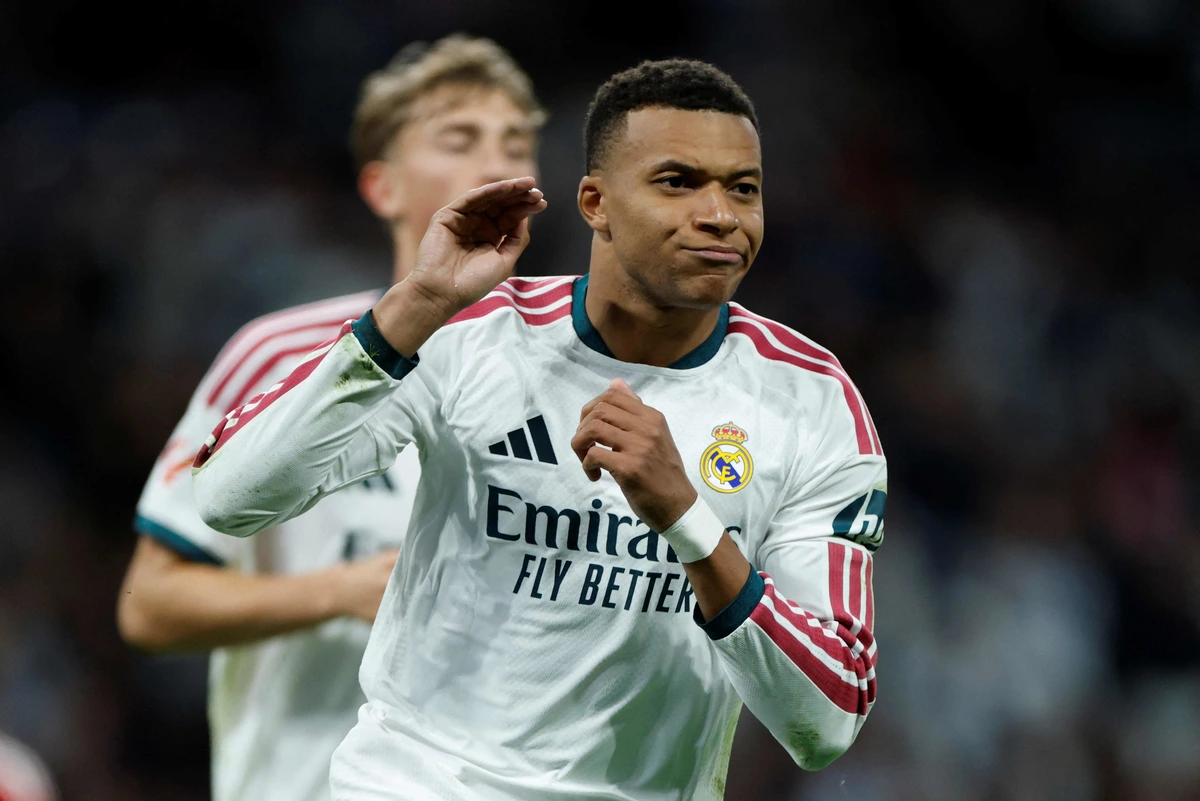 El Madrid mejora y se impone al Sevilla con el fútbol-ficción de Mbappé a una semana del clásico