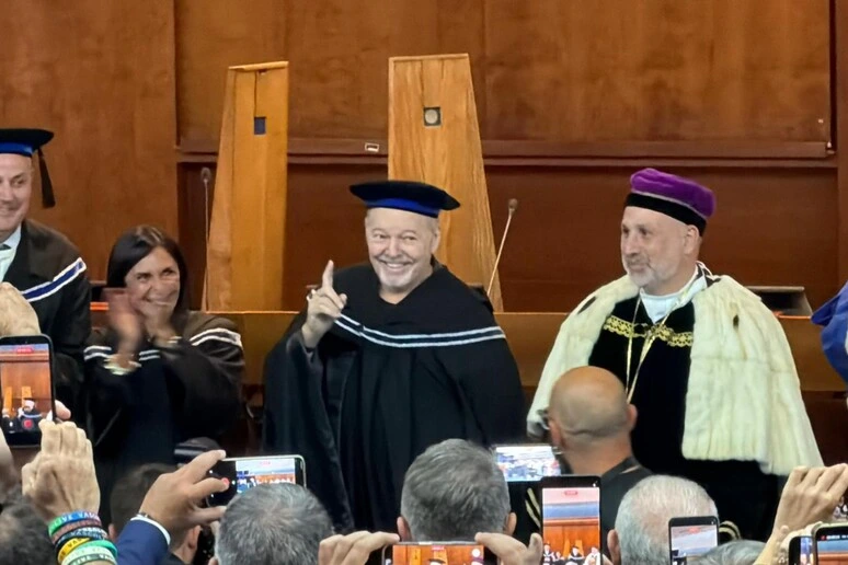 Per Vasco a Salerno il dottorato honoris causa: 'Le parole arma potente'