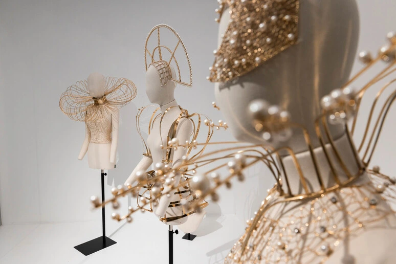 Da Il diavolo veste Prada 2 a Barbarella, a Cinecittà in mostra i costumi di scena