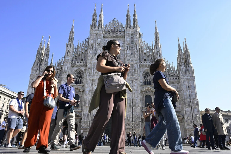 Mercato ricettivo italiano a 40,7 miliardi (+5%), IA già usata da 44% dei viaggiatori