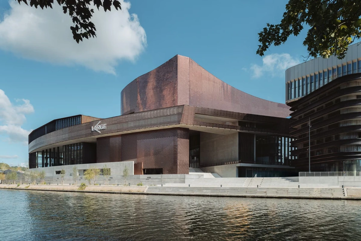 Le nouveau centre d’art Large accoste sur l’île Seguin