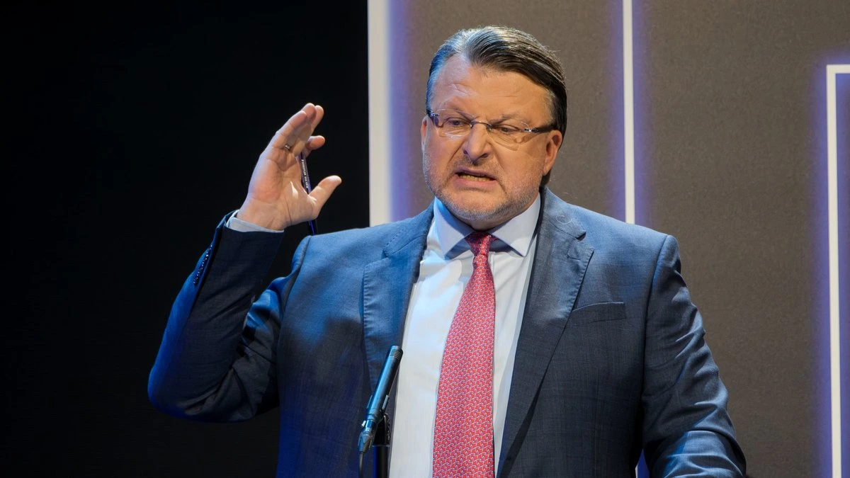 Шлесерс: "Латвия на первом месте" поддержит правительство меньшинства Кулбергса при трех условиях