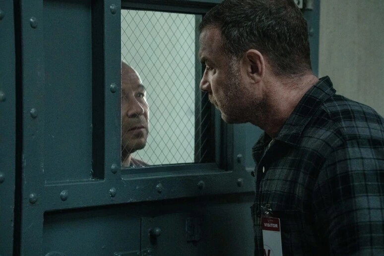 Nocturne, arriva su Apple tv la serie con Liev Schreiber e Stephen Graham