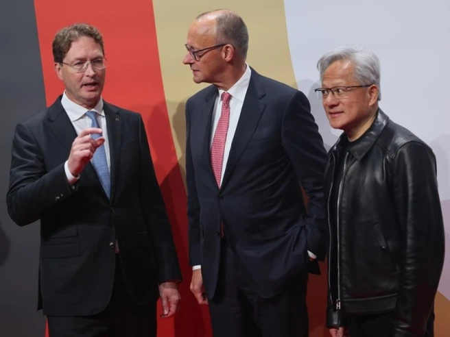 Il cancelliere Merz sigla un patto con Nvidia per l’AI industriale
