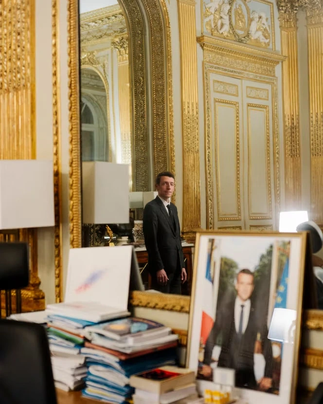 « Brillant » mais pas « politique », le ministre de l’éducation, Edouard Geffray, se retrouve sur la brèche