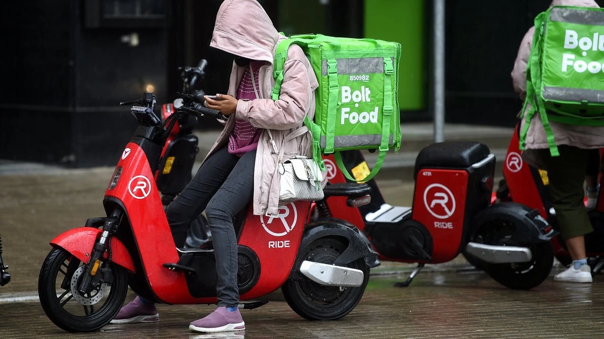 Доставка Bolt Food из магазинов Rimi теперь доступна в 14 городах Латвии