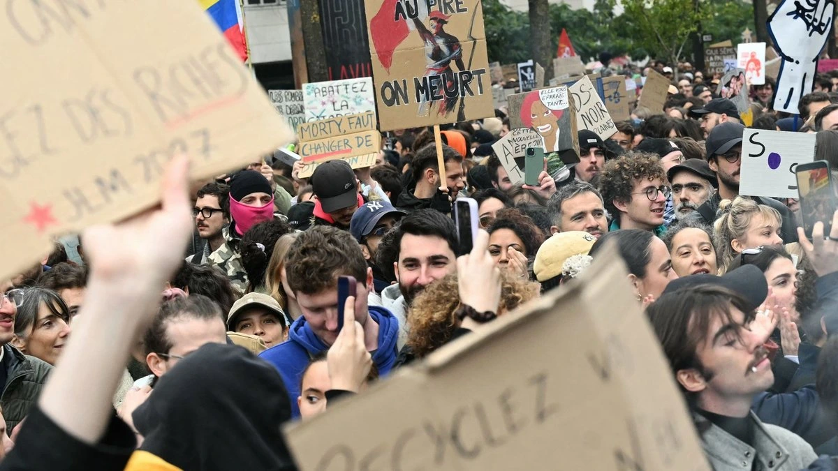 Во Франции тысячи человек вышли на протест против партии Ле Пен