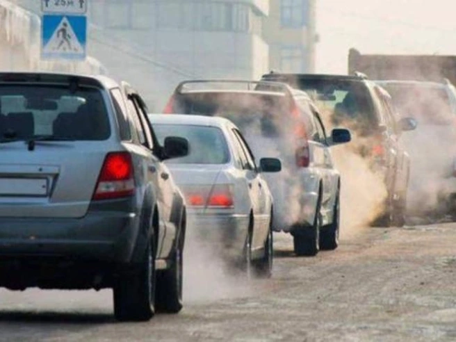 Auto, emissioni da ridurre del 90% entro il 2035: tutti i punti dell’intesa Francia-Germania per rilanciare l’industria europea